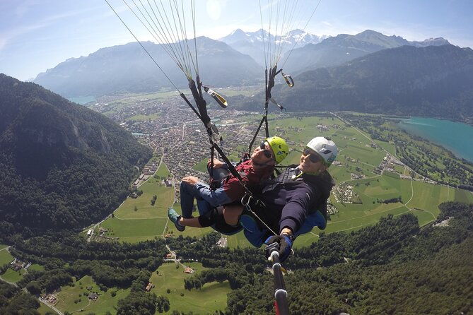 tandem-paragliding-experience-from-interlaken