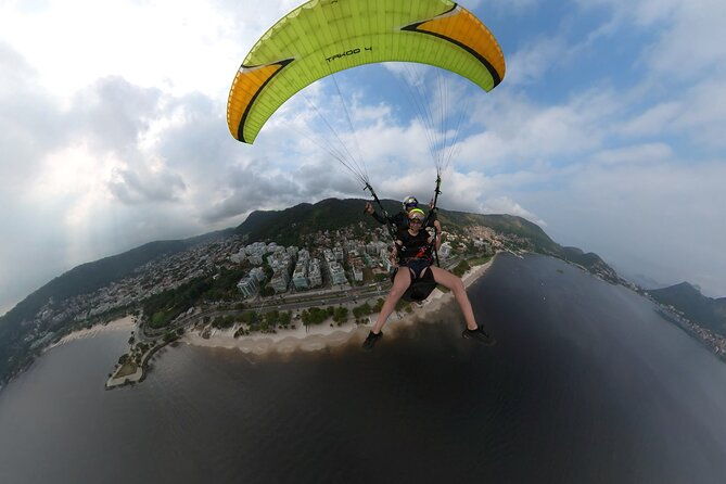 tandem-paragliding-flight-experience-in-rio-de-janeiro-niteroi