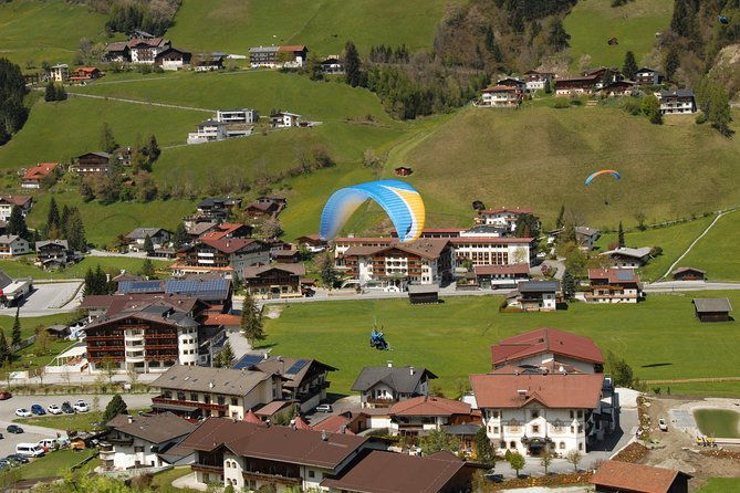 tandem-paragliding-in-the-stubai-valley-near-innsbruck