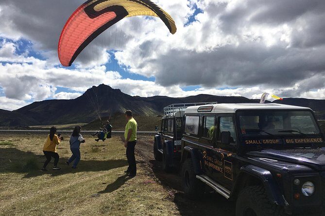 Tandem Paragliding over the Rugged Lava Fields at Blue Mountains - Who Should Try This Tour?