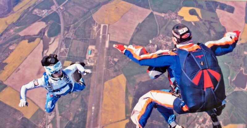 tandem-skydiving-adventure-in-prague-2