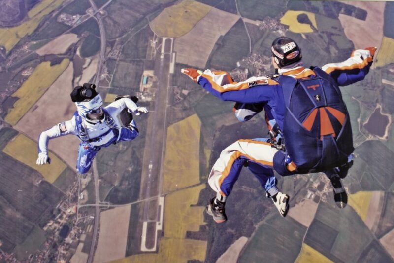 tandem-skydiving-adventure-in-prague-2