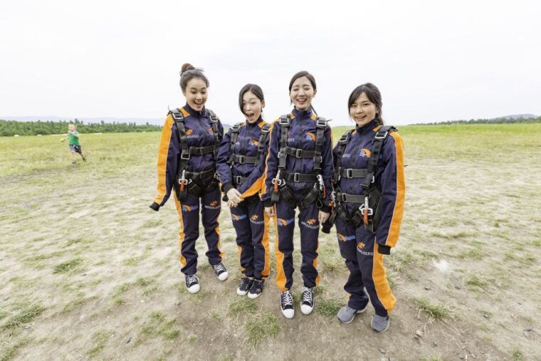 tandem-skydiving-adventure-in-prague-2