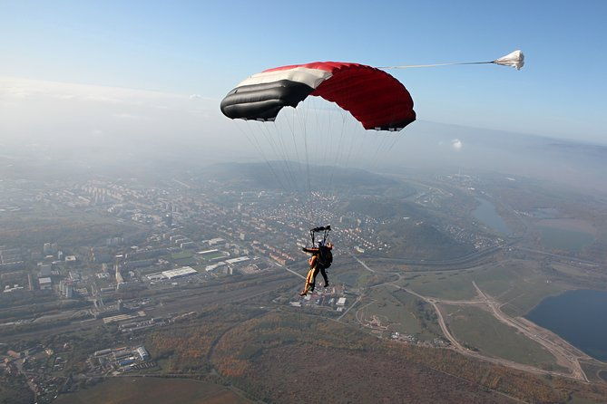 tandem-skydiving-adventure-in-prague