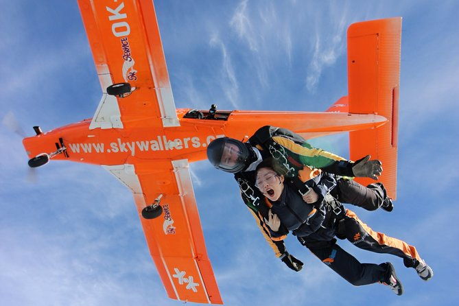 tandem-skydiving-adventure-in-prague