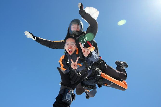 tandem-skydiving-adventure-in-prague
