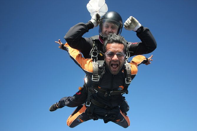 tandem-skydiving-adventure-in-prague