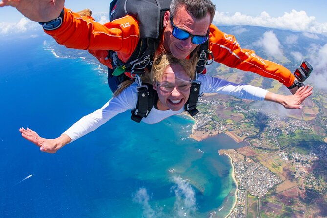 tandem-skydiving-with-gojump-in-hawaii