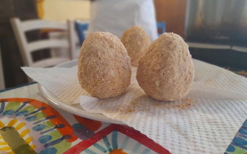 taormina-arancino-making-class-with-drinks