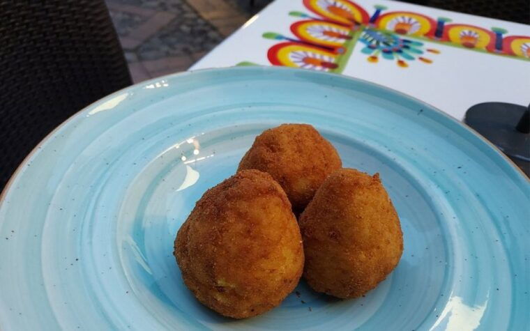 taormina-arancino-making-class-with-drinks