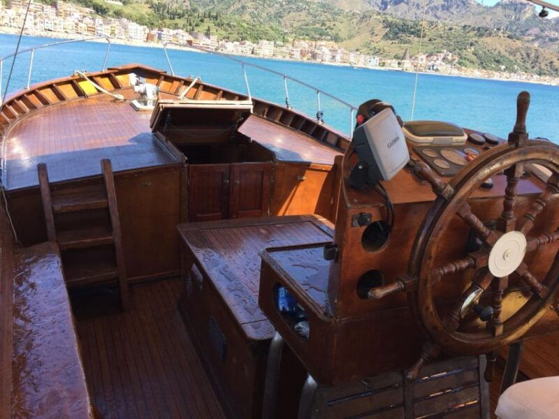 taormina-boat-tour-to-taormina-giardini-naxos-with-drink