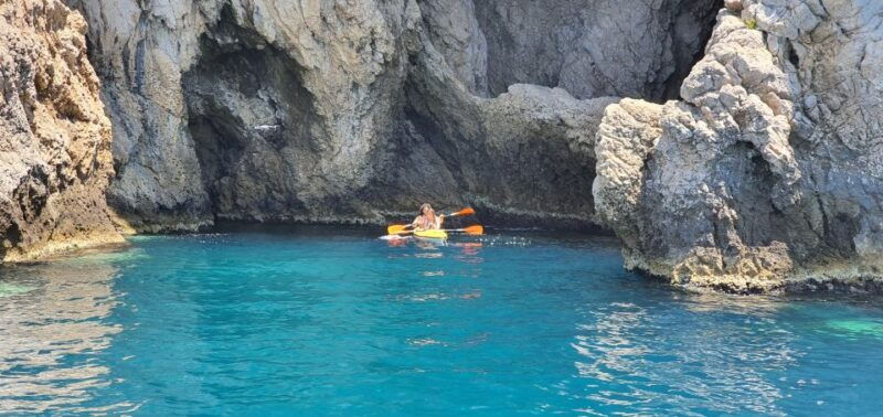 taormina-kayak-coastal-tour-to-isola-bella-and-blue-grotto