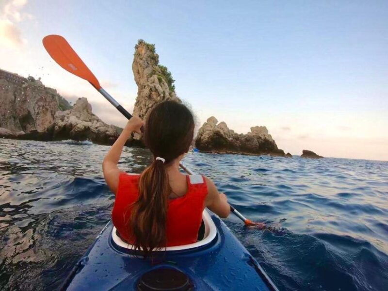 taormina-kayak-coastal-tour-to-isola-bella-and-blue-grotto