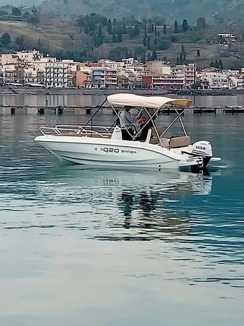 Taormina: Motorboat rental without license isolabella - Key Points