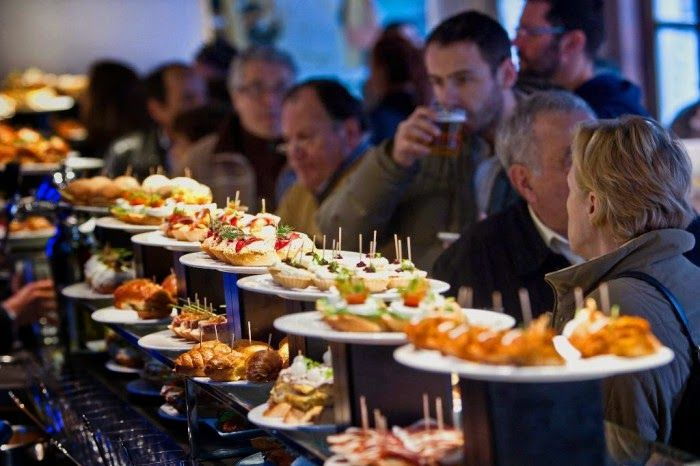 tapas-crawl-in-madrid-historical-quarter-for-lunch-or-dinner
