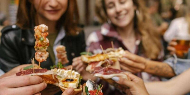 tapas-guided-tour-at-santiago-old-towm