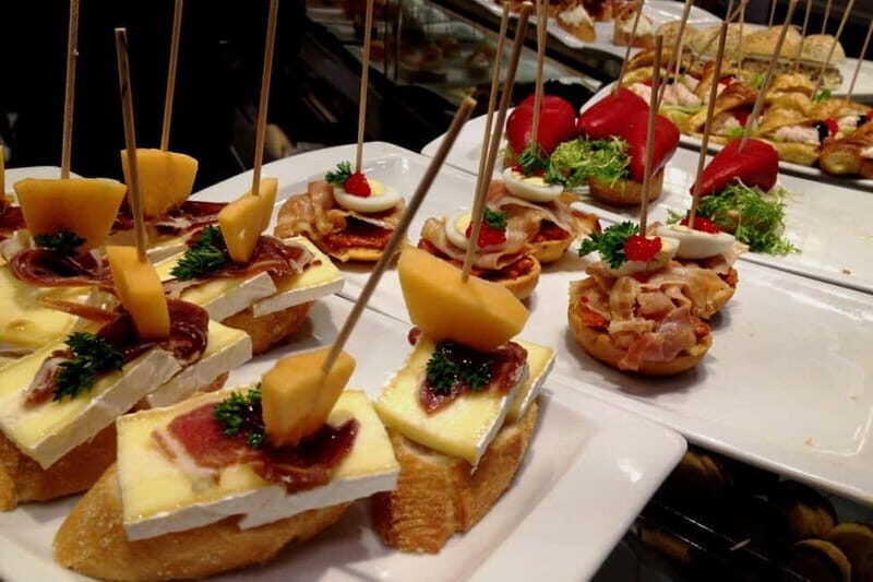 Tapas tasting with drinks at Santiago Old Towm - Practical Tips for Booking