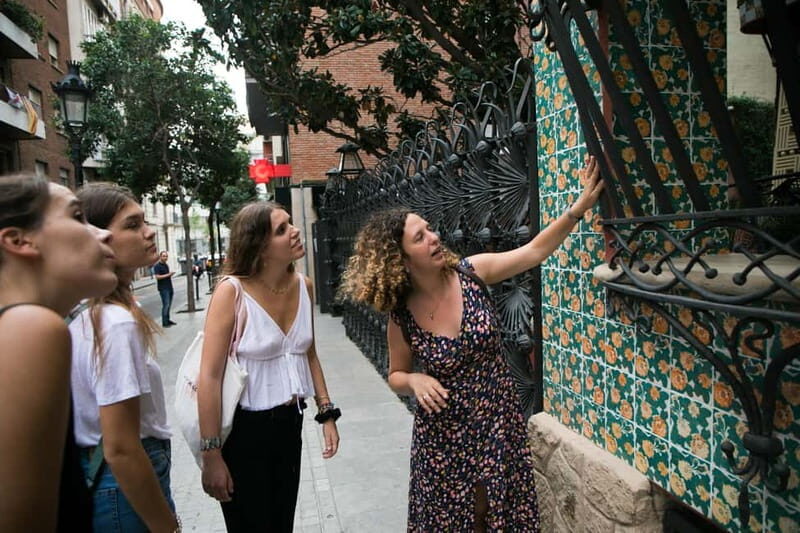 Tapas tour in Gracia quarter: Food, drinks & modernist gems - Discovering Local Markets in Gracia