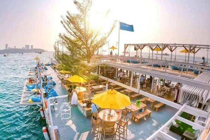 Tappia Floating Cafe Pattaya - The Atmosphere and Vibe