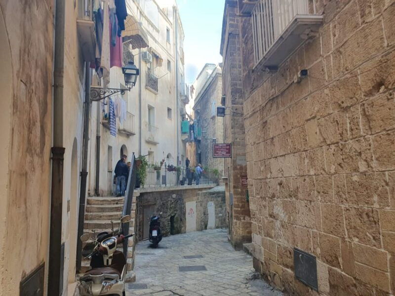 taranto-puglia-walking-tour-up-and-down