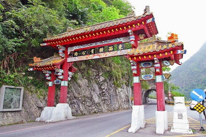 Taroko, Qingshui Cliff, Xincheng Old Street & Qixingtan Day Tour - The Route and What You’ll See