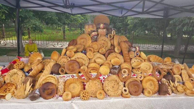 Tashkent: Hidden Gems Walking Tour with Local Snacks - Diving into the Chaos: Chorsu Bazaar