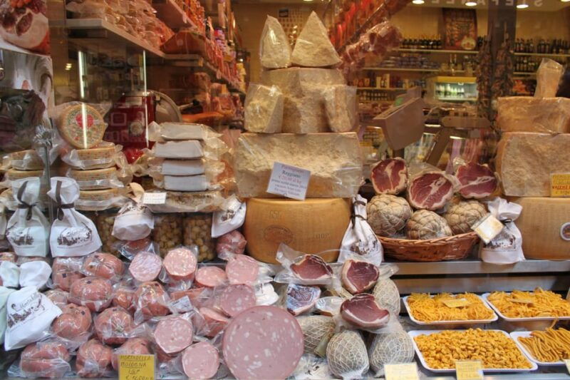 taste-bolognas-culinary-treasure-with-a-local