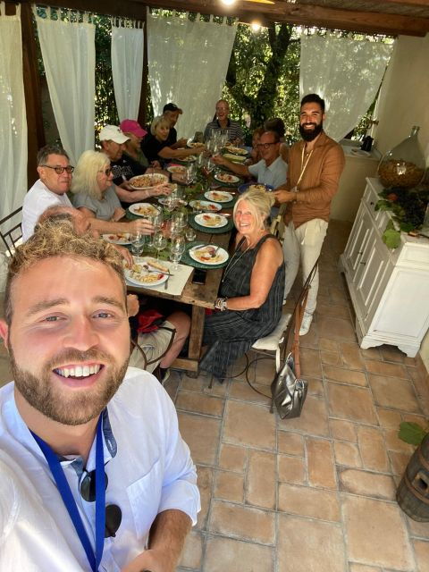 tasting-in-a-tuscan-vineyard-with-transfer-from-pisa-2