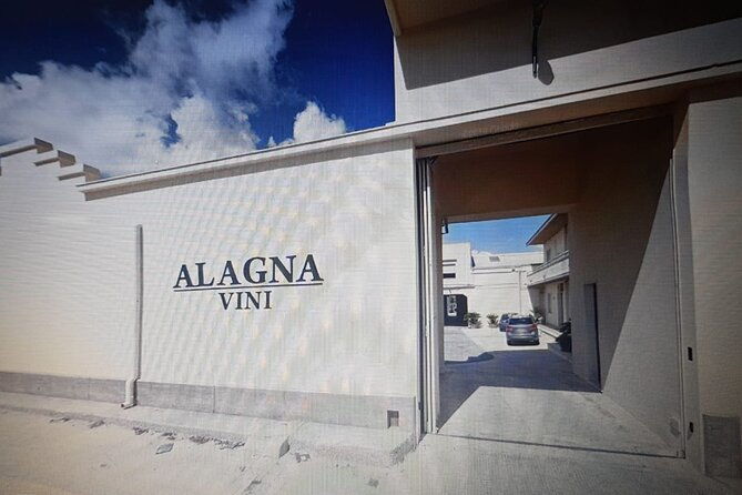 tasting-in-the-historic-cellar-of-marsala