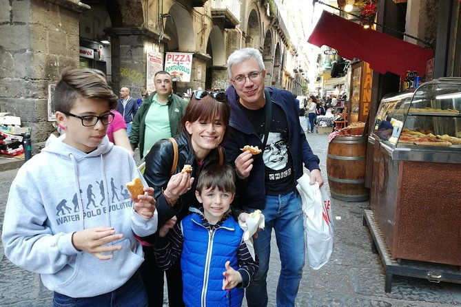tasty-naples-street-food-tour-of-musteat-gourmet-specialties-and-mustsee-sites