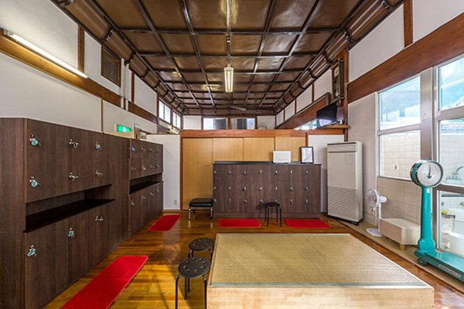 tattoo-friendly-open-air-onsen-drink