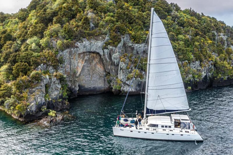 Taupo: Mori Rock Carvings Lake Taupo Catamaran Tour - Taupo: Mori Rock Carvings Lake Taupo Catamaran Tour