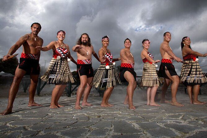 Tauranga Shore Excursion: Rotorua Highlights - Transportation and Group Size