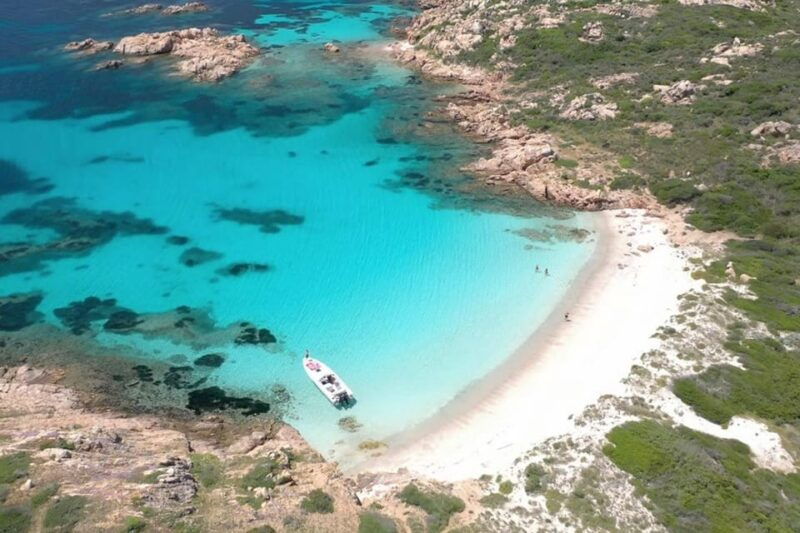 tavolara-tour-with-15-meters-vintage-sailboat-with-aperitif