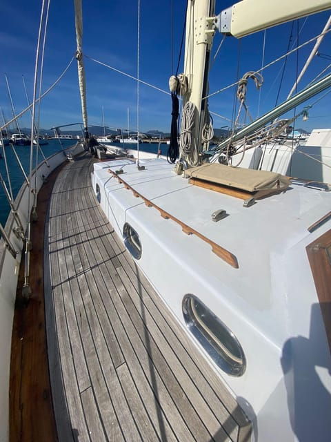 tavolara-tour-with-15-meters-vintage-sailboat-with-aperitif