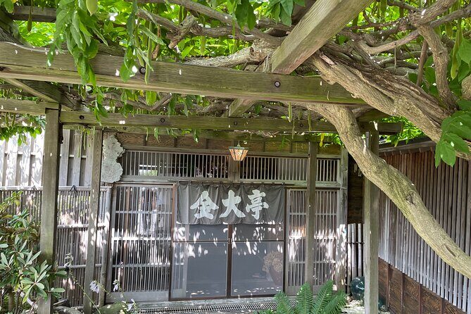 Taxi Tour(4+):Ishikari-nabe Origin Restaurant & Otaru Market Tour - Who is this tour for?