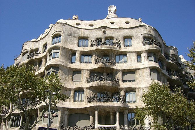 taxi-transport-from-barcelona-airport-to-hotel