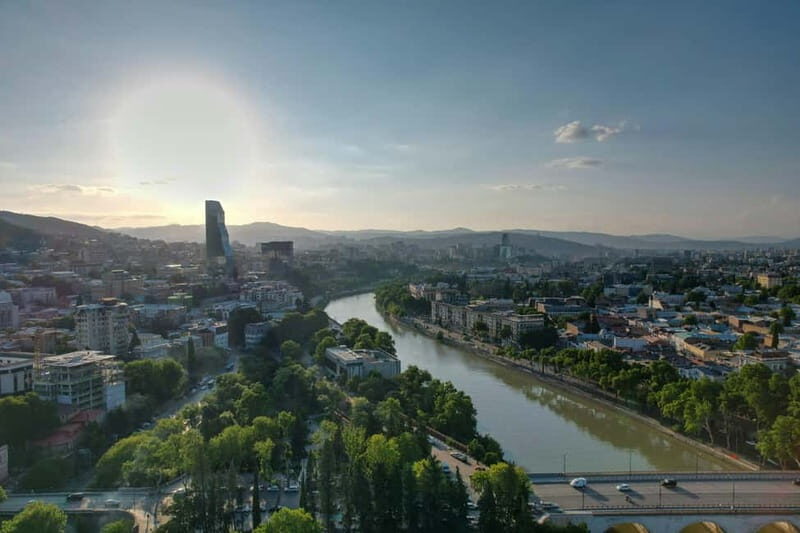 Tbilisi: Food and Culture Walking Tour with Tastings & Wine - Stop 2: Cafe Daphna