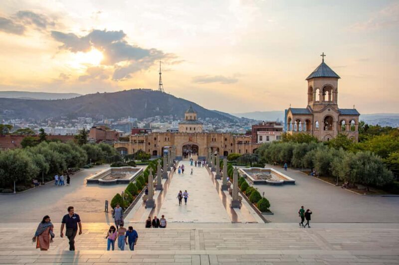 Tbilisi: Holy Trinity Cathedral Express Guided Tour - The Experience in Context