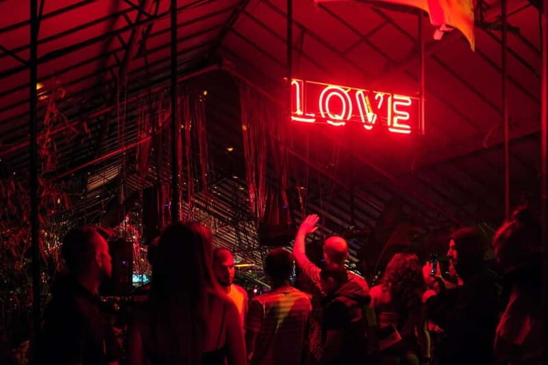 Tbilisi: Nightlife Highlights Tour with Welcome Drinks - Key Points
