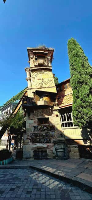 Tbilisi: Private Old Town & Sololaki Walking Tour with Lunch - Key Points
