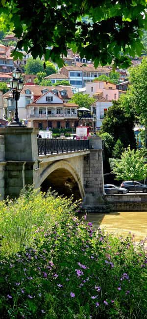 Tbilisi: Private Old Town & Sololaki Walking Tour with Lunch - Who Will Love This Tour?