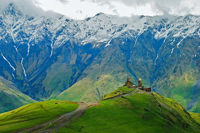 tbilisi-to-kazbegi-gudauri-and-ananuri-day-tour