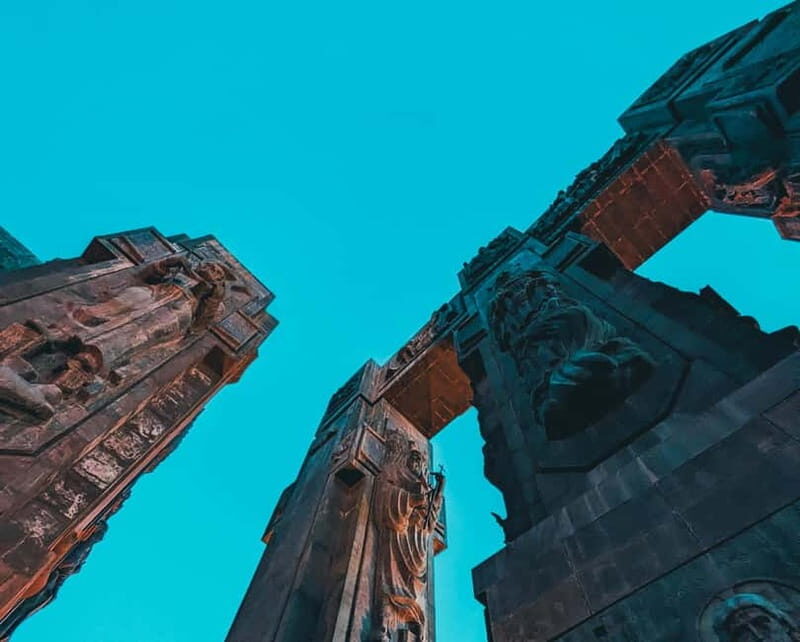 Tbilisi: Transfer & Guided Tour to The Georgian Stonehenge - Transportation and Group Size