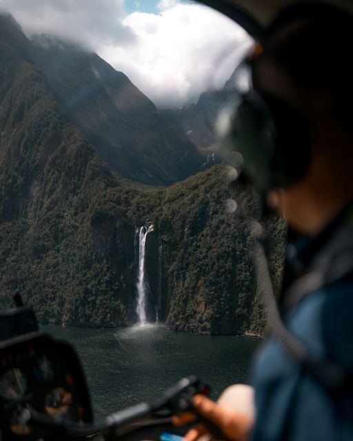 Te Anau: Milford Sound Scenic Flight with Lakeside Landing - Key Points