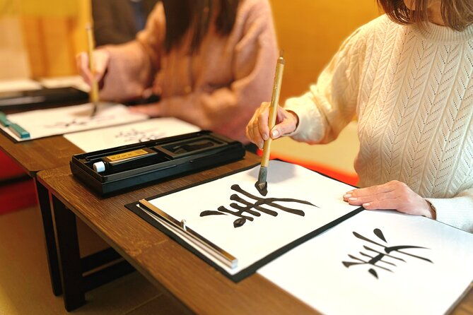 tea-ceremony-and-calligraphy-experiences-in-osaka