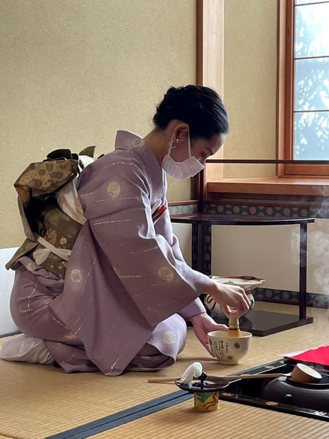 tea-ceremony-at-a-cafe-with-120-years-of-history