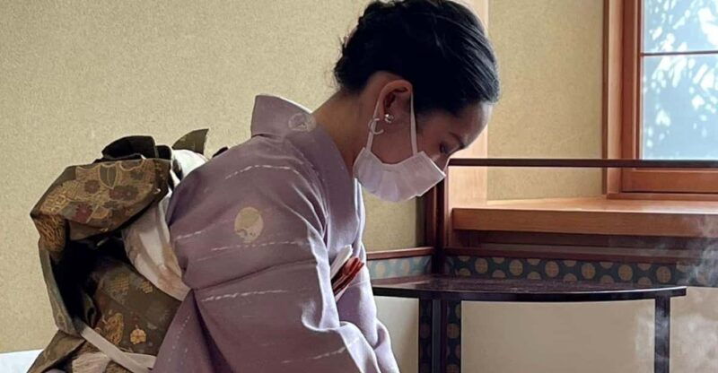 tea-ceremony-at-a-cafe-with-120-years-of-history