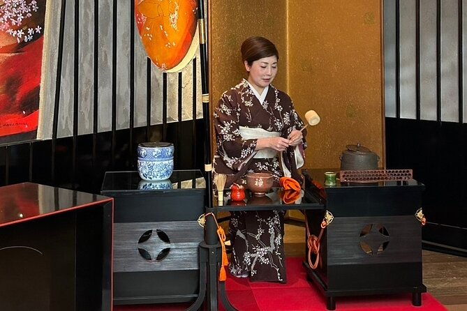 tea-ceremony-experience-at-the-tamesaburo-memorial-museum