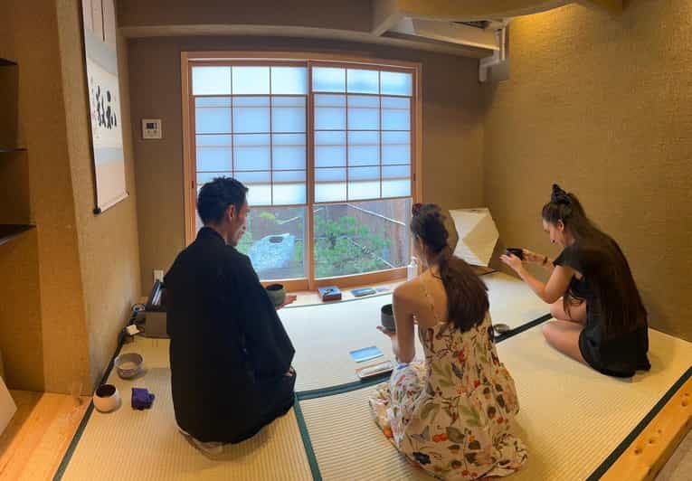 tea-ceremony-experience-in-a-private-tea-room-in-shibuya